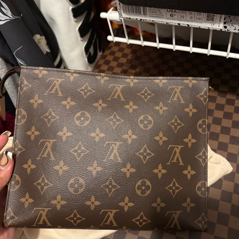 Louis Vuitton: Pouches Toilette